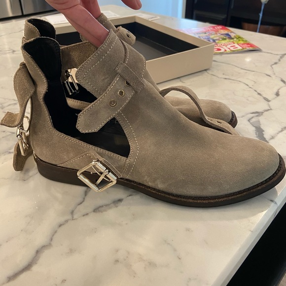 Burberry Brit Boot Haddenfieldflat Ankle Boot - Picture 4 of 5